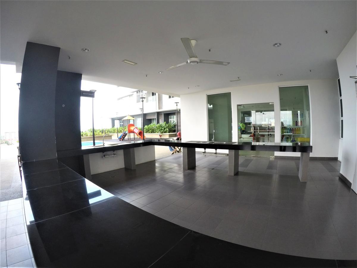 Zulanie Family Studio At D'Perdana Apartment, Spacious And Cozy With Pool, Free Wifi & Netflix Kota Bharu Esterno foto